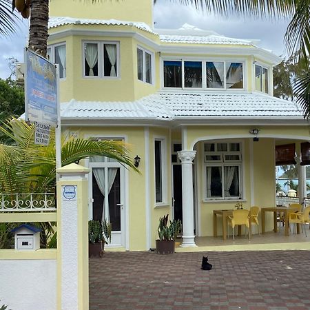 בלו ביי Villa Bella Charming Beachfront Guesthouse מראה חיצוני תמונה