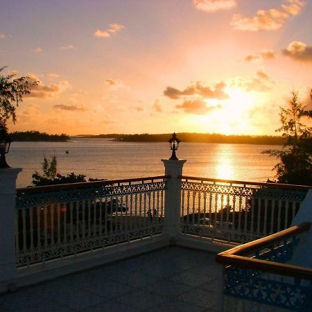 בלו ביי Villa Bella Charming Beachfront Guesthouse מראה חיצוני תמונה