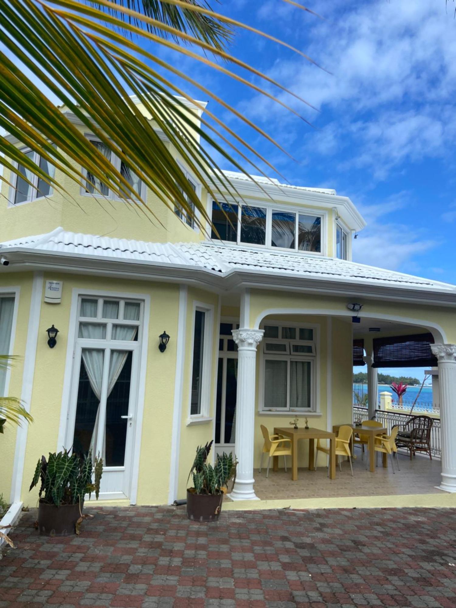 בלו ביי Villa Bella Charming Beachfront Guesthouse מראה חיצוני תמונה