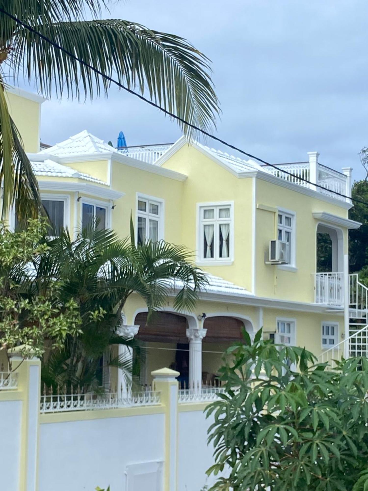 בלו ביי Villa Bella Charming Beachfront Guesthouse מראה חיצוני תמונה
