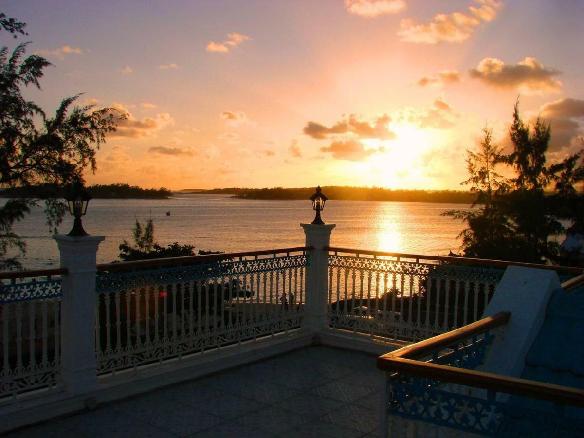 בלו ביי Villa Bella Charming Beachfront Guesthouse מראה חיצוני תמונה