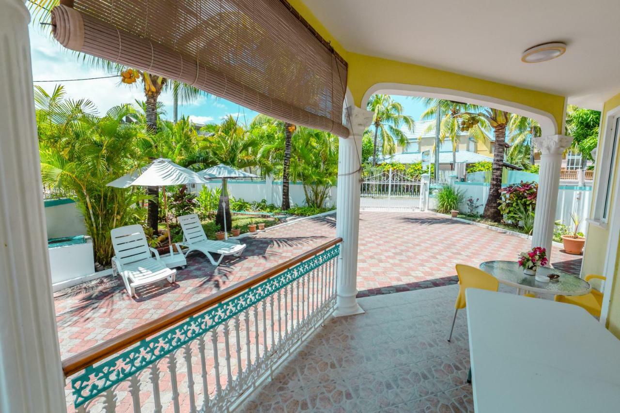 בלו ביי Villa Bella Charming Beachfront Guesthouse מראה חיצוני תמונה
