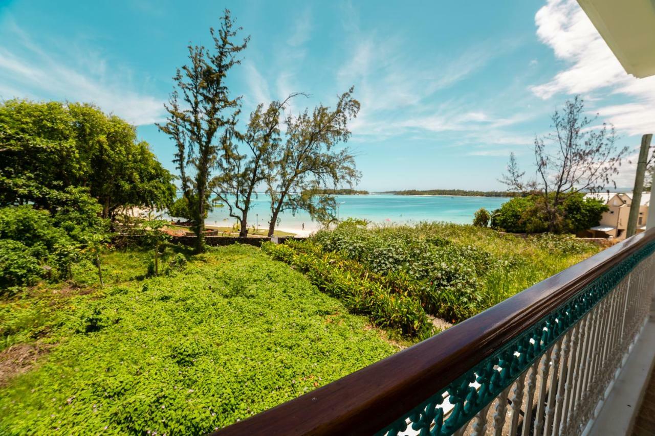 בלו ביי Villa Bella Charming Beachfront Guesthouse מראה חיצוני תמונה