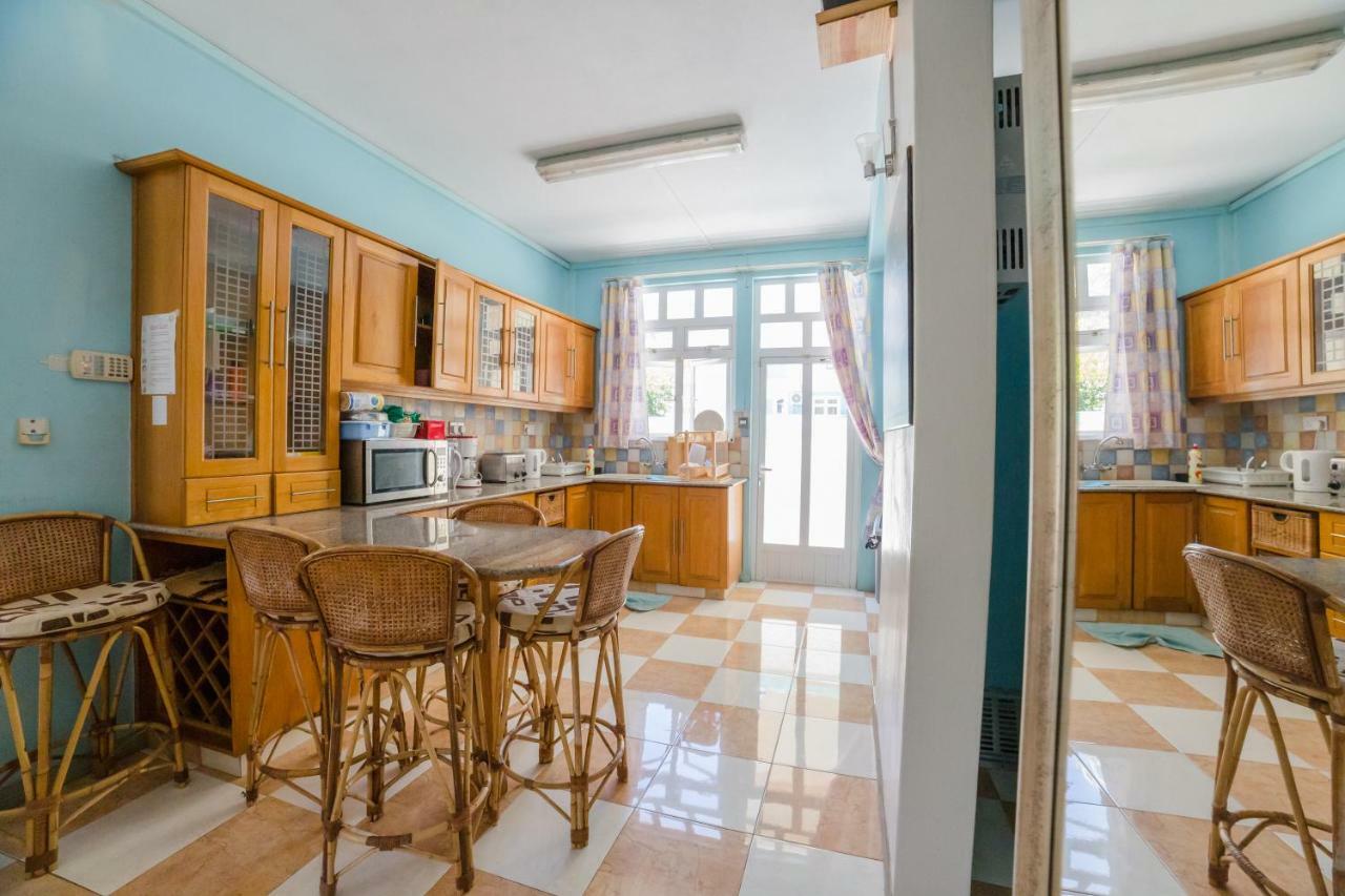 בלו ביי Villa Bella Charming Beachfront Guesthouse מראה חיצוני תמונה