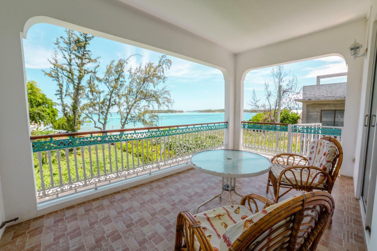 בלו ביי Villa Bella Charming Beachfront Guesthouse מראה חיצוני תמונה
