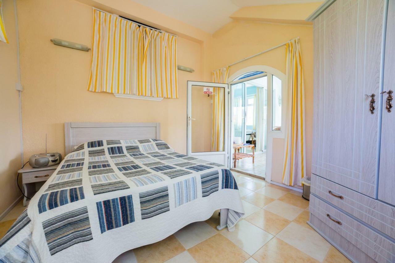 בלו ביי Villa Bella Charming Beachfront Guesthouse מראה חיצוני תמונה